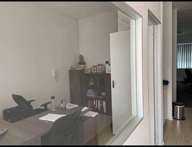 50M² OFFICE TO LET IN WESTLAKE